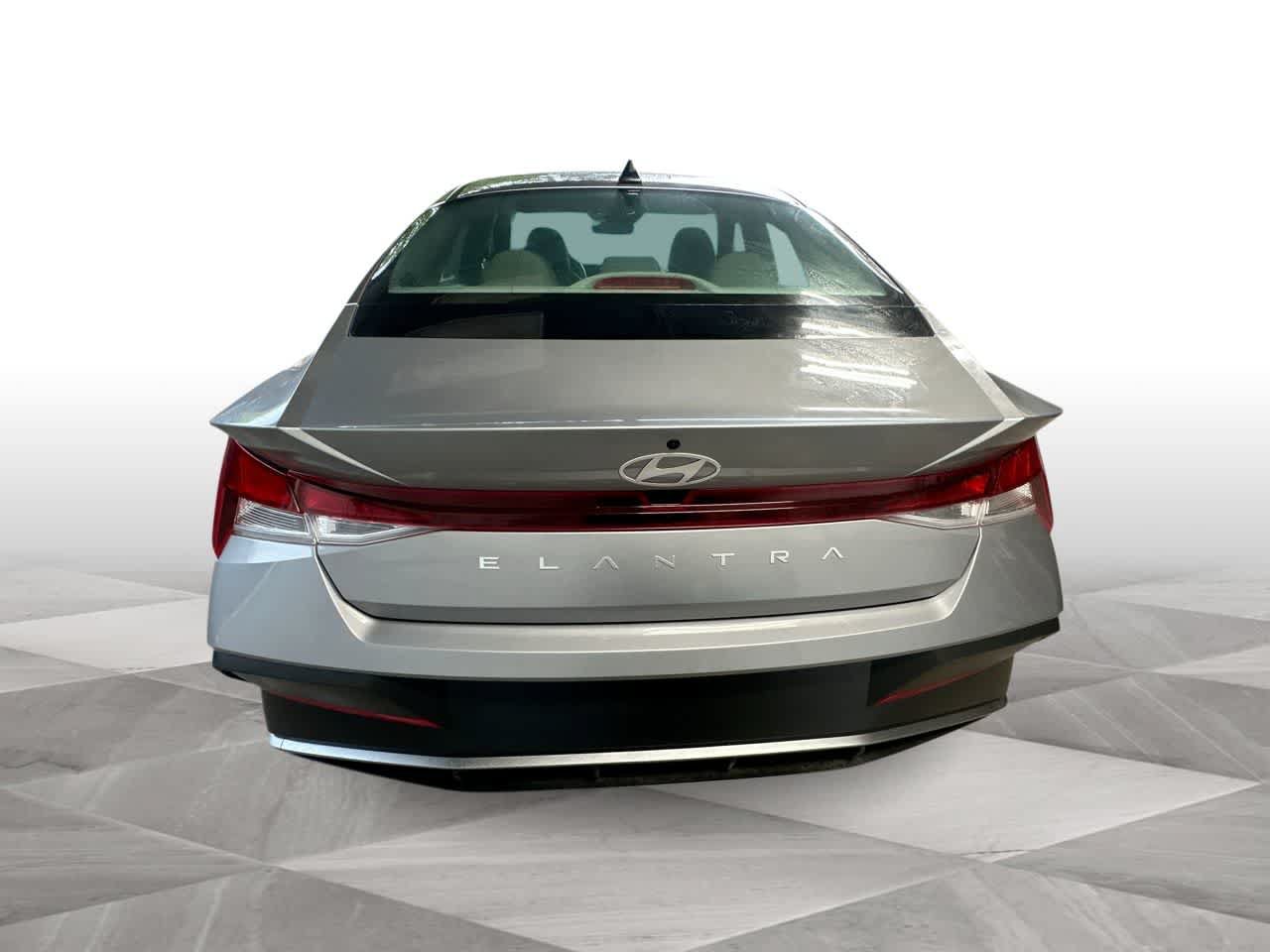 Used 2026 Hyundai Elantra SE FWD image 7