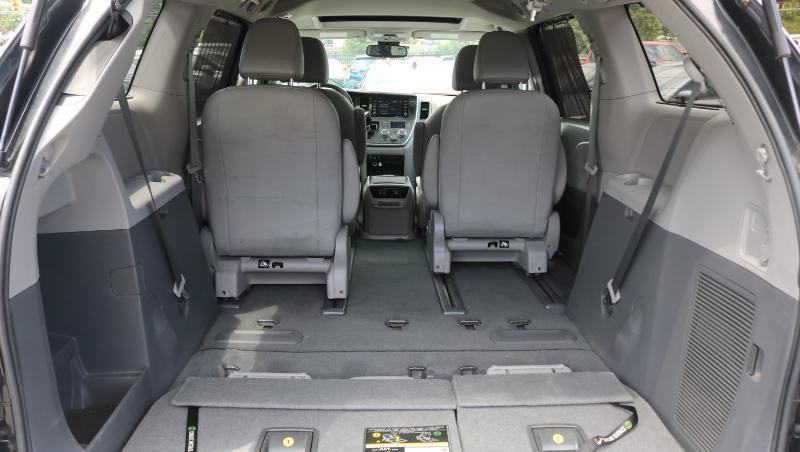 Used 2020 Toyota Sienna XLE AWD/4WD image 25