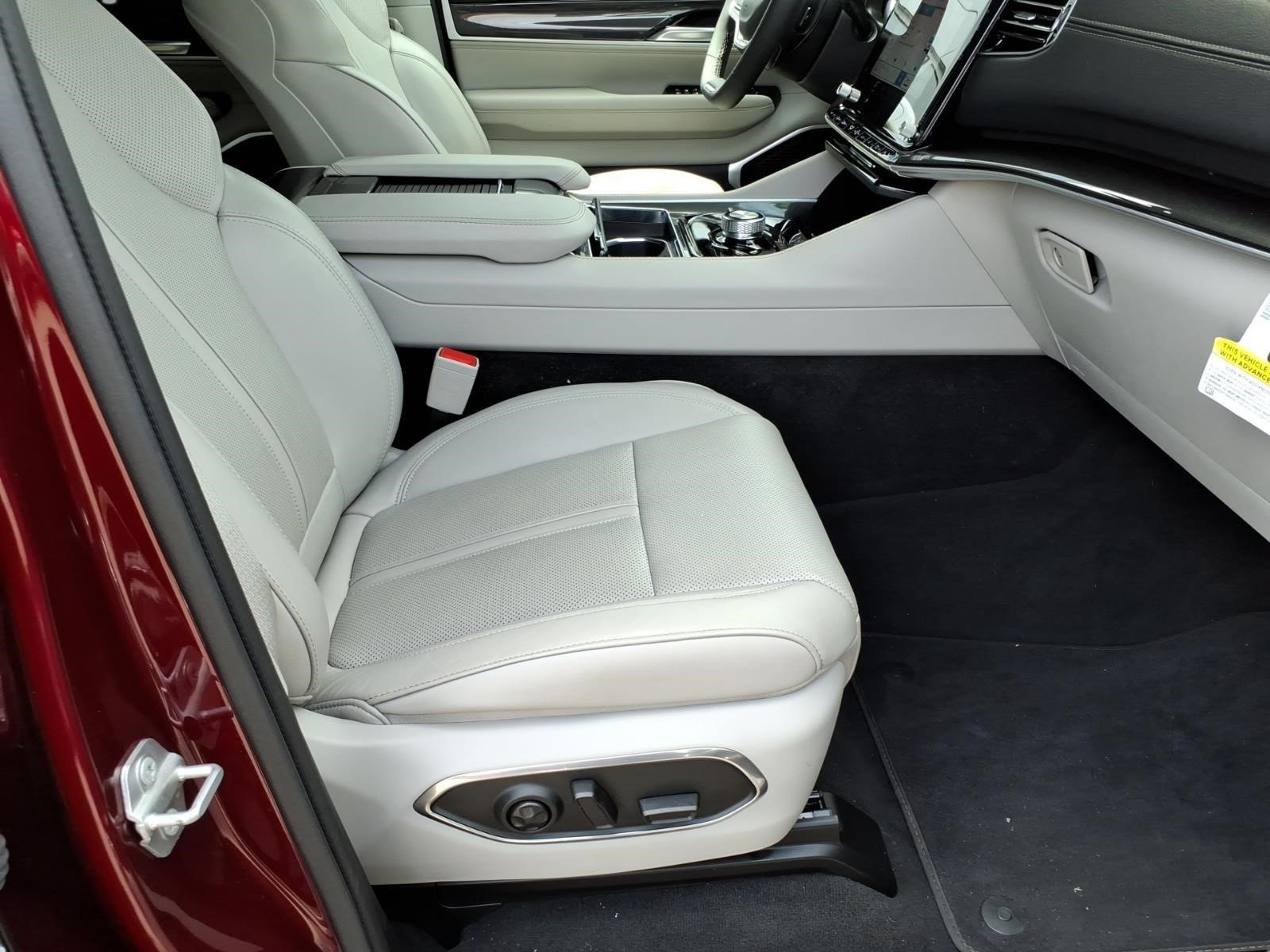 Used 2024 Jeep Wagoneer L 4WD image 6