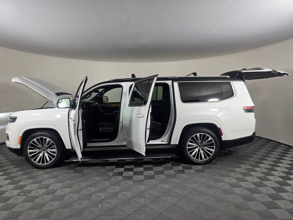 Used 2024 Jeep Grand Wagoneer L Series III AWD/4WD image 17