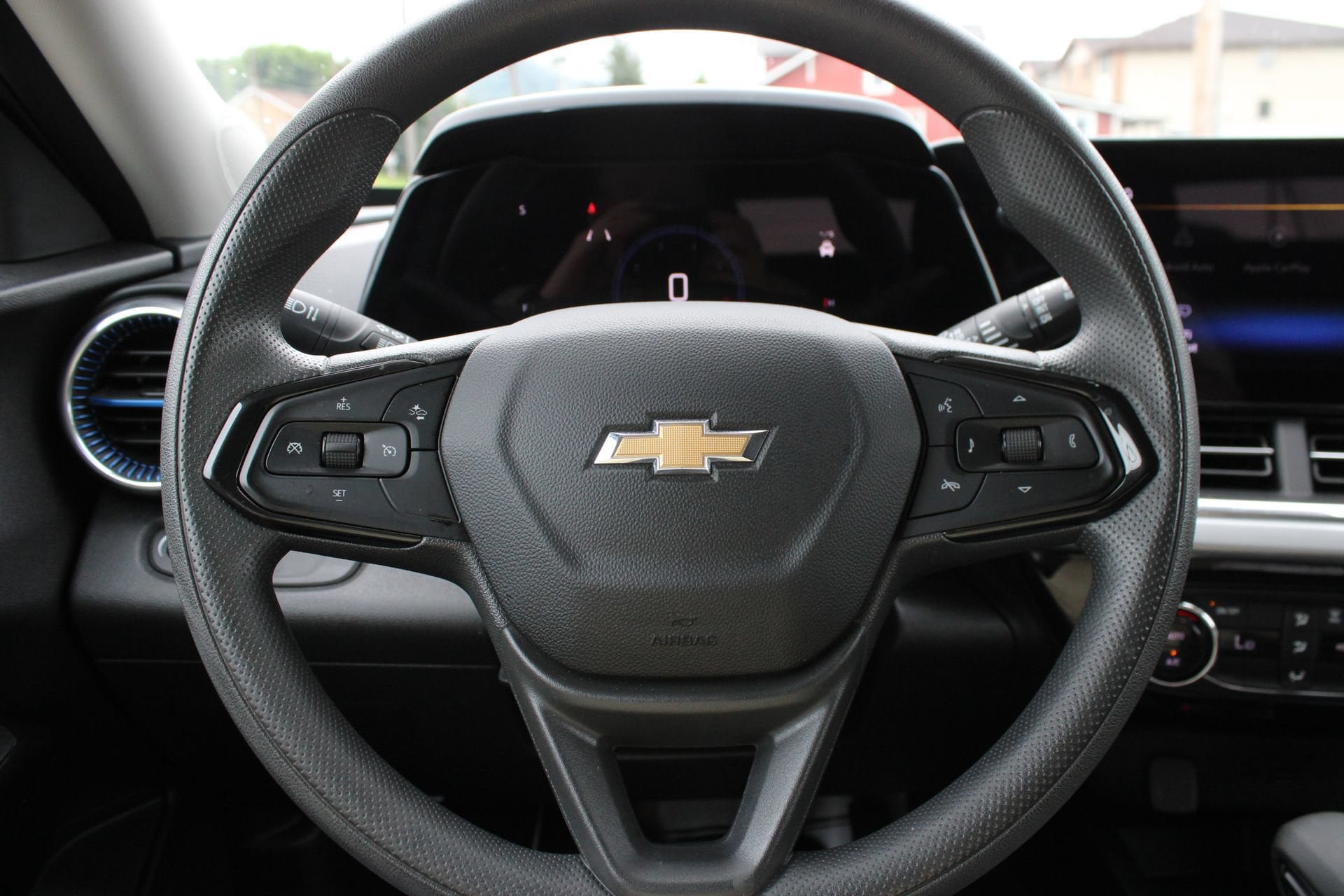 Used 2025 Chevrolet Trax LT FWD image 28