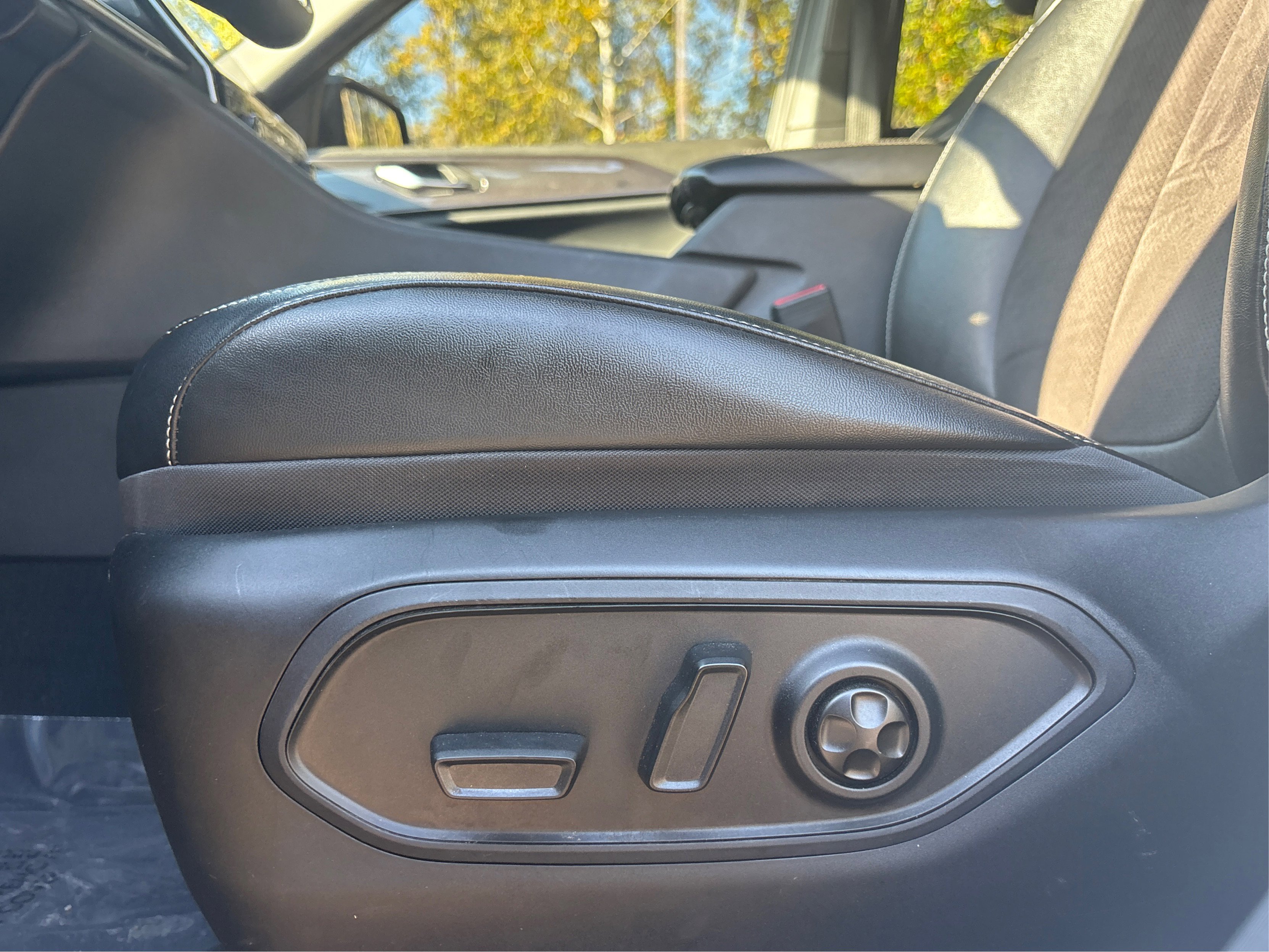 Used 2023 Jeep Grand Cherokee Altitude image 22