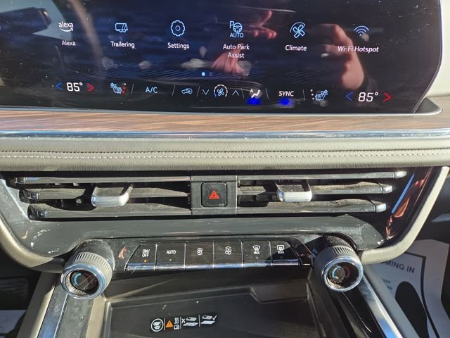 Used 2025 Chevrolet Suburban LT image 24