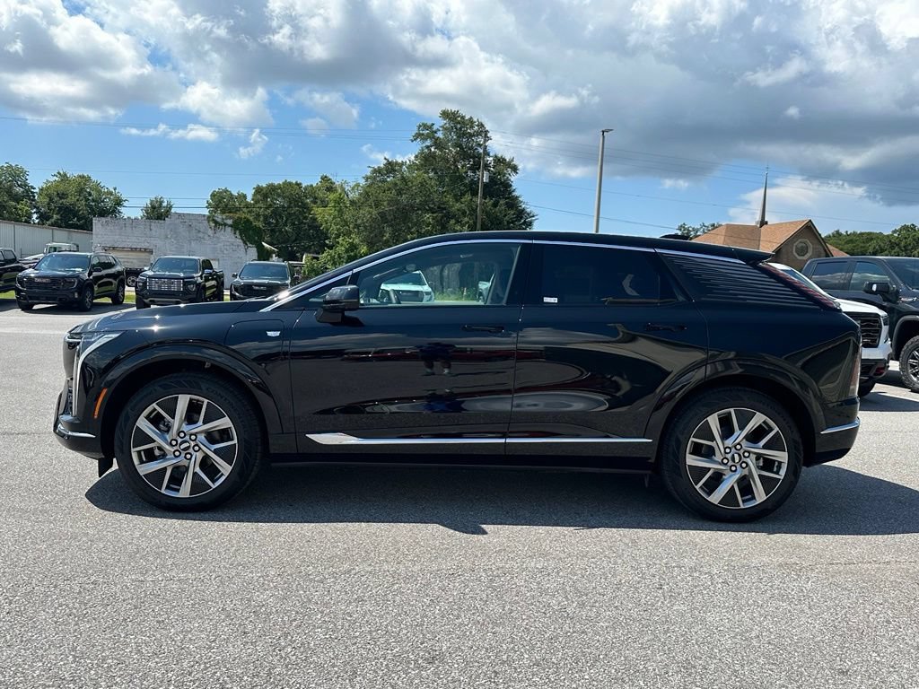 New 2026 Cadillac Optiq Luxury 1 RWD image 3