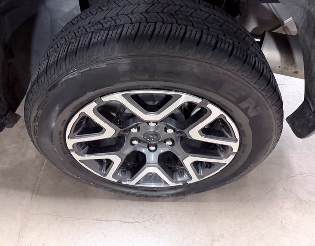 Used 2026 RAM 1500 Laramie AWD/4WD image 9