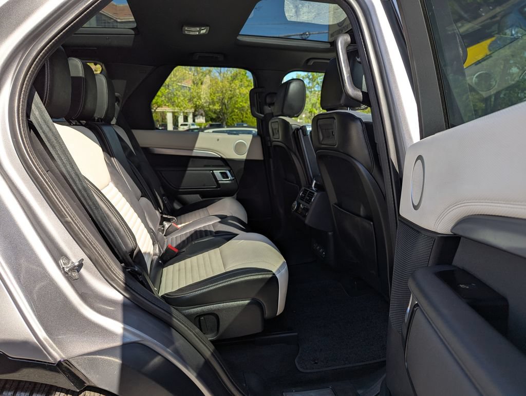Used 2022 Land Rover Discovery S R-Dynamic AWD/4WD image 38