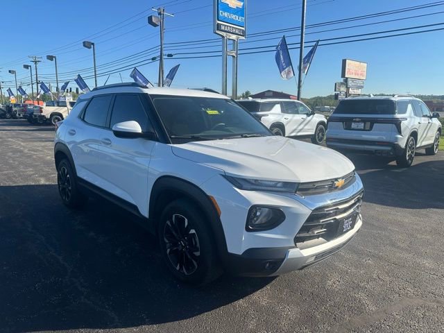 Used 2022 Chevrolet TrailBlazer LT w/ Convenience Package FWD image 2