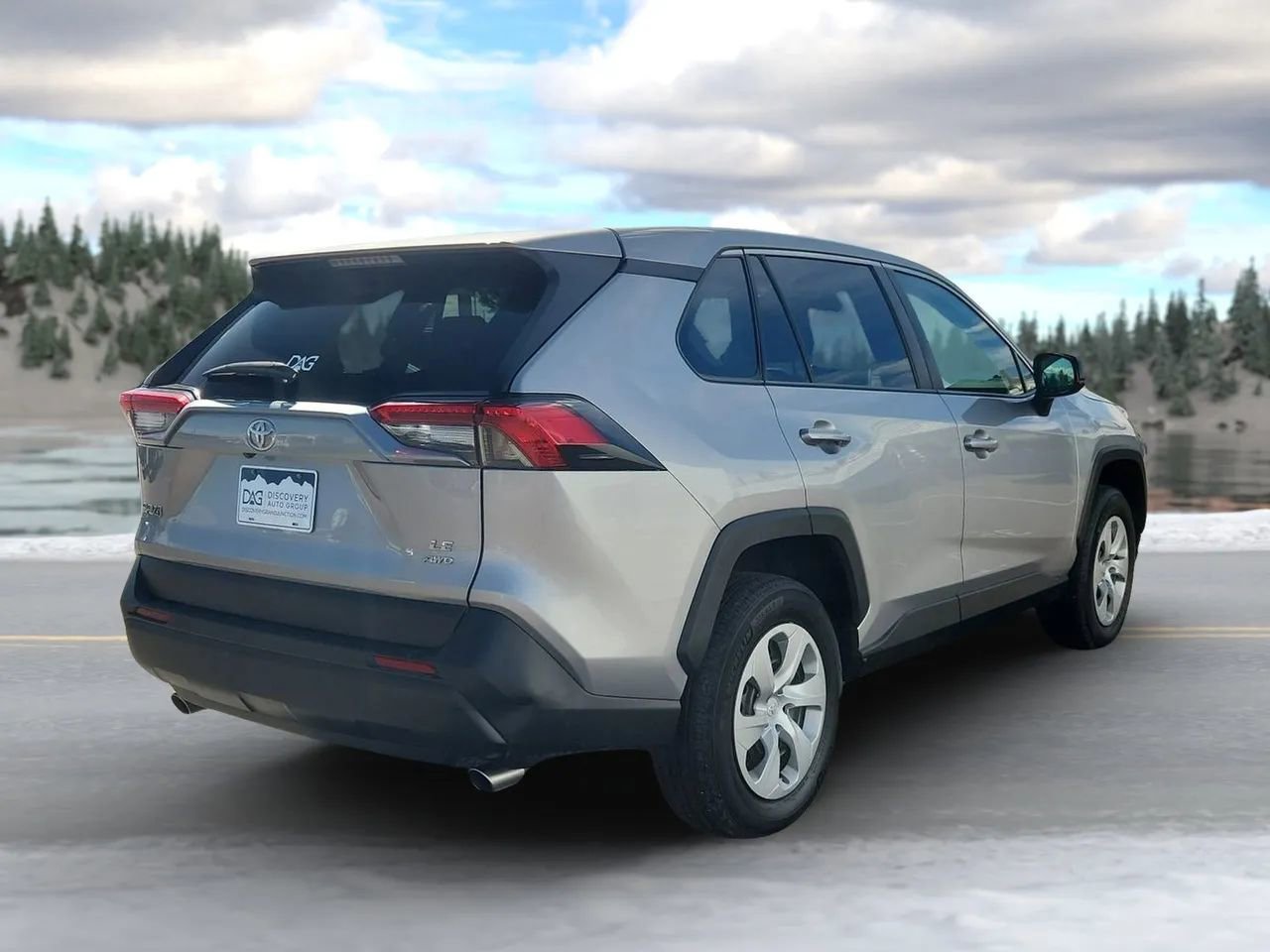 Used 2024 Toyota RAV4 LE image 7