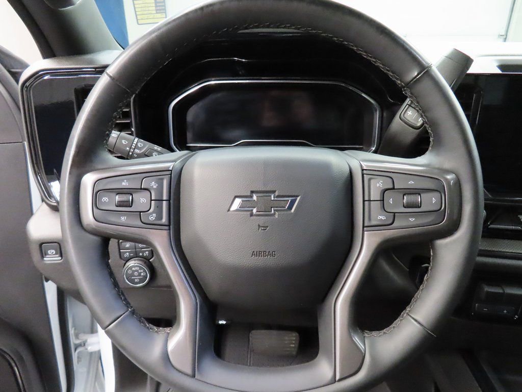 Used 2025 Chevrolet Silverado 2500 ZR2 w/ Technology Package image 47