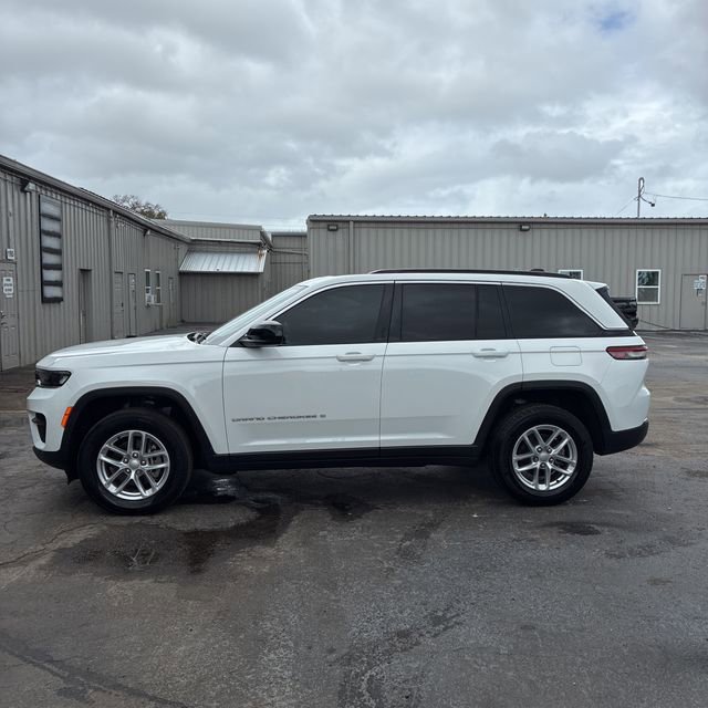 Used 2024 Jeep Grand Cherokee Laredo X w/ Trailer Tow Package AWD/4WD image 2