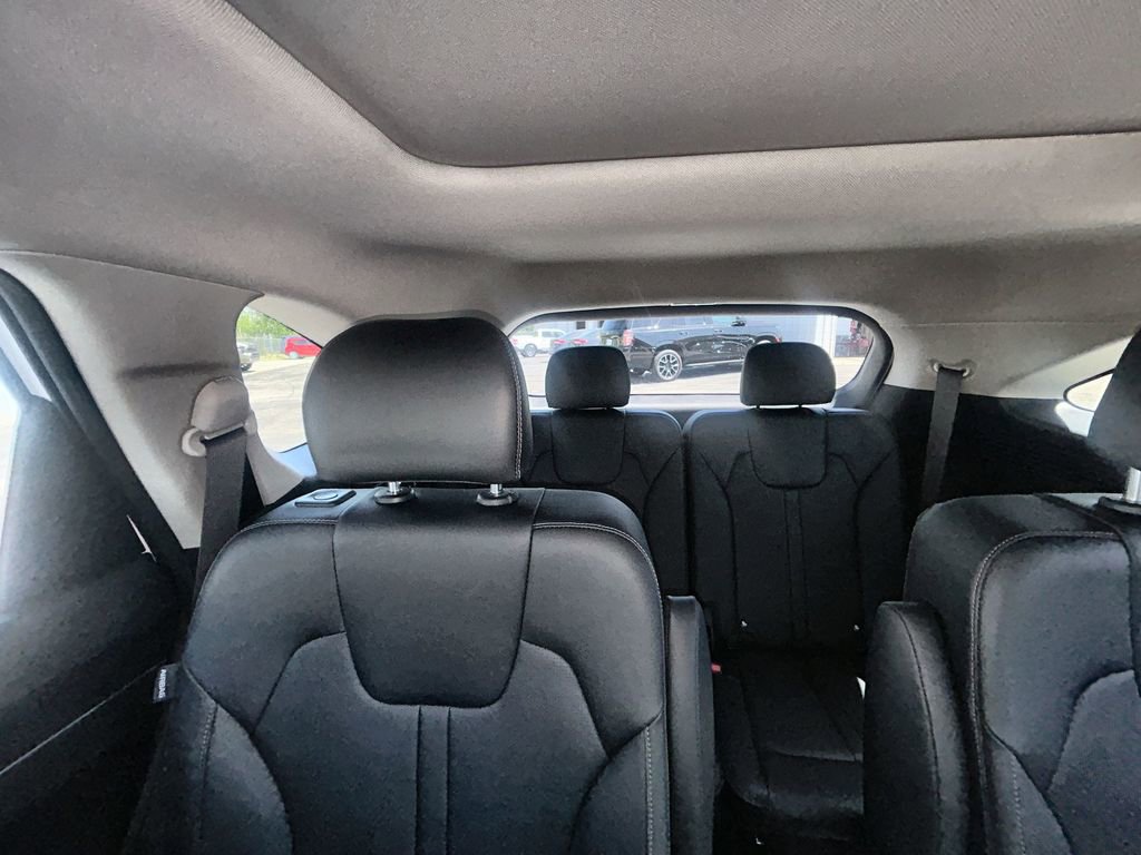 Used 2025 Kia Sorento EX w/ Panoramic Sunroof Package FWD image 30