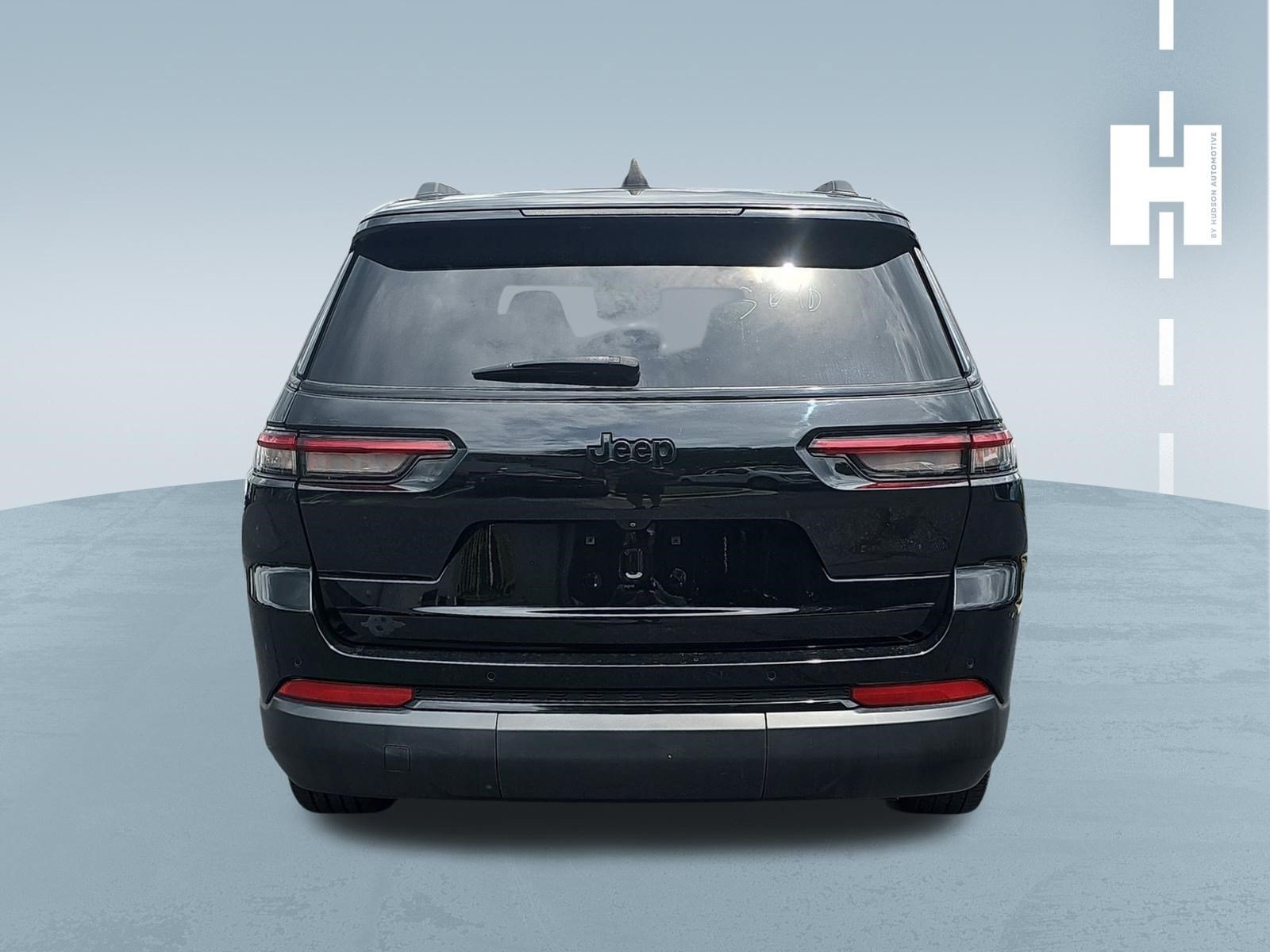 Used 2023 Jeep Grand Cherokee L Laredo RWD image 4
