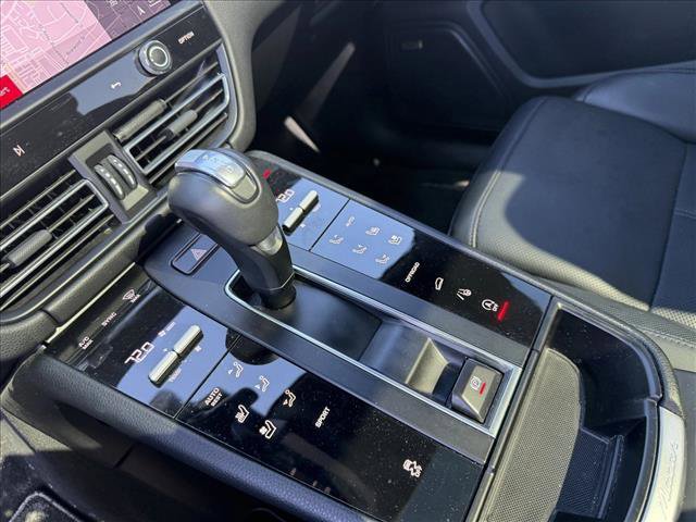 Used 2024 Porsche Macan AWD/4WD image 20