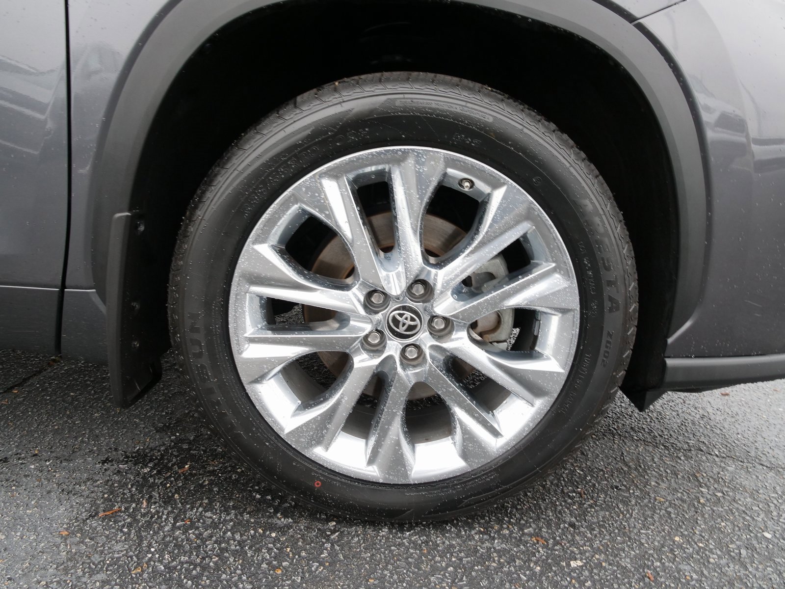 Used 2023 Toyota Highlander Limited image 11