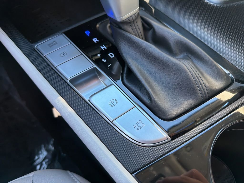 Used 2023 Hyundai Elantra Limited image 31