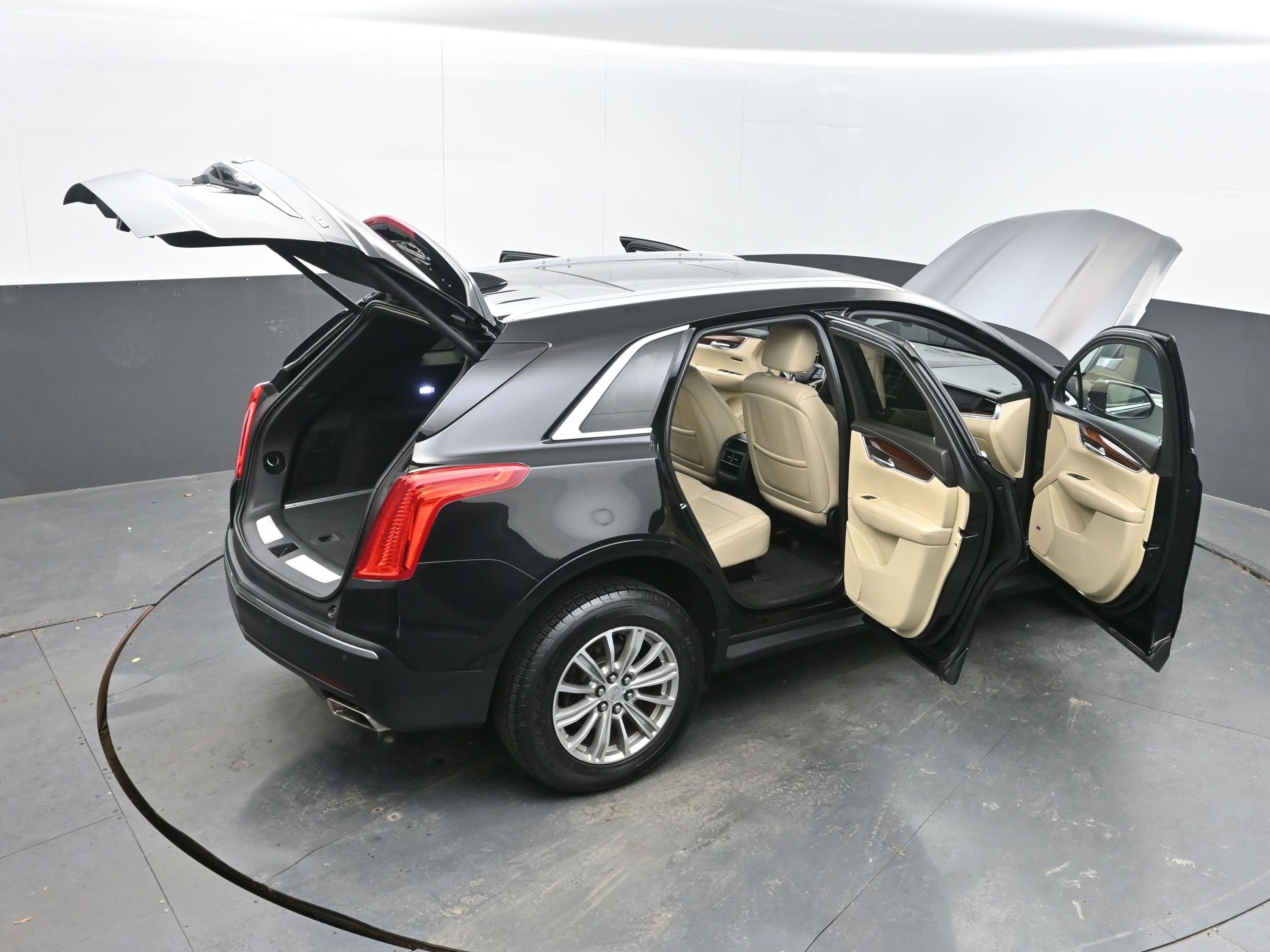 Used 2018 Cadillac XT5 Luxury w/ Driver Awareness Package image 43