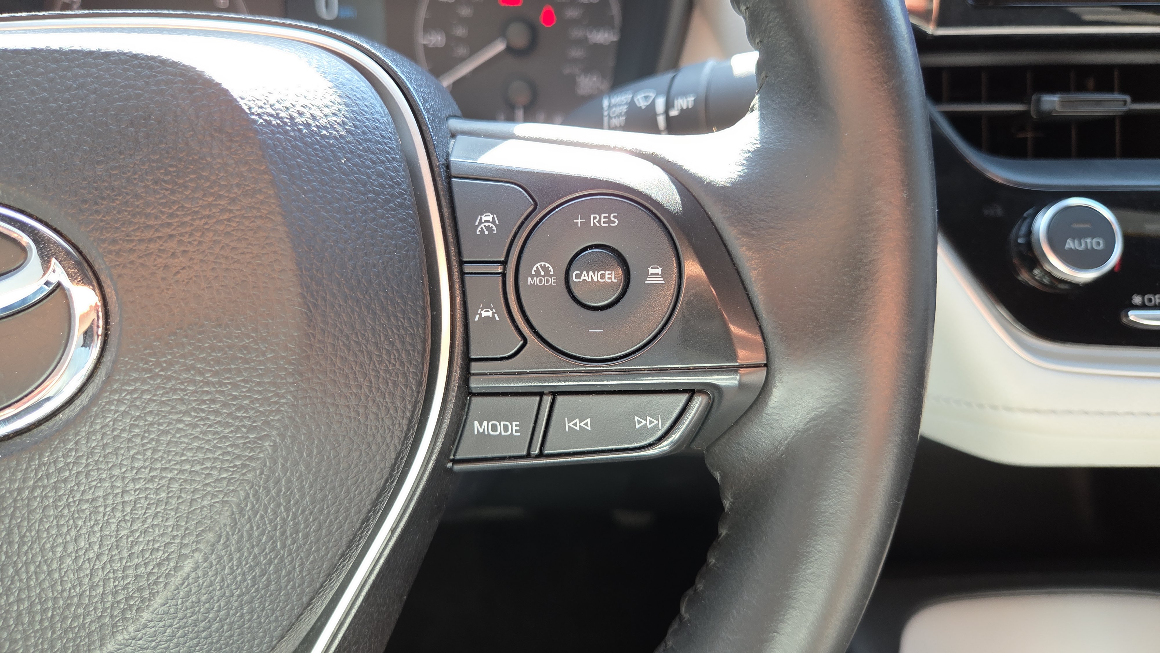 Certified 2024 Toyota Corolla SE FWD image 28