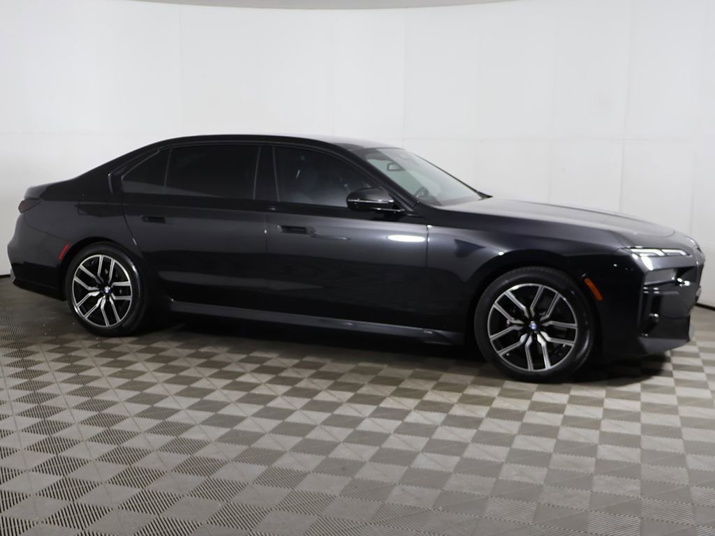 Used 2023 BMW 760i xDrive w/ Luxury Rear Seating Package AWD/4WD image 14