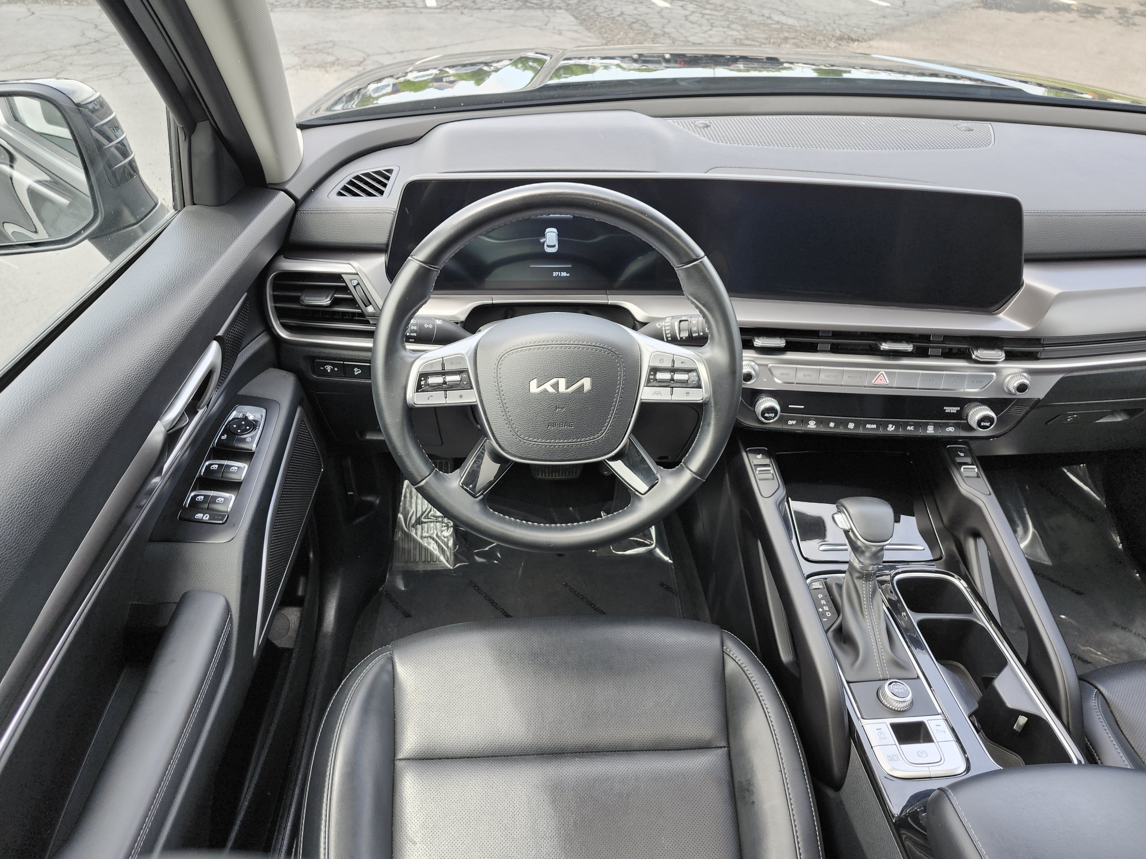 Used 2025 Kia Telluride S FWD image 29