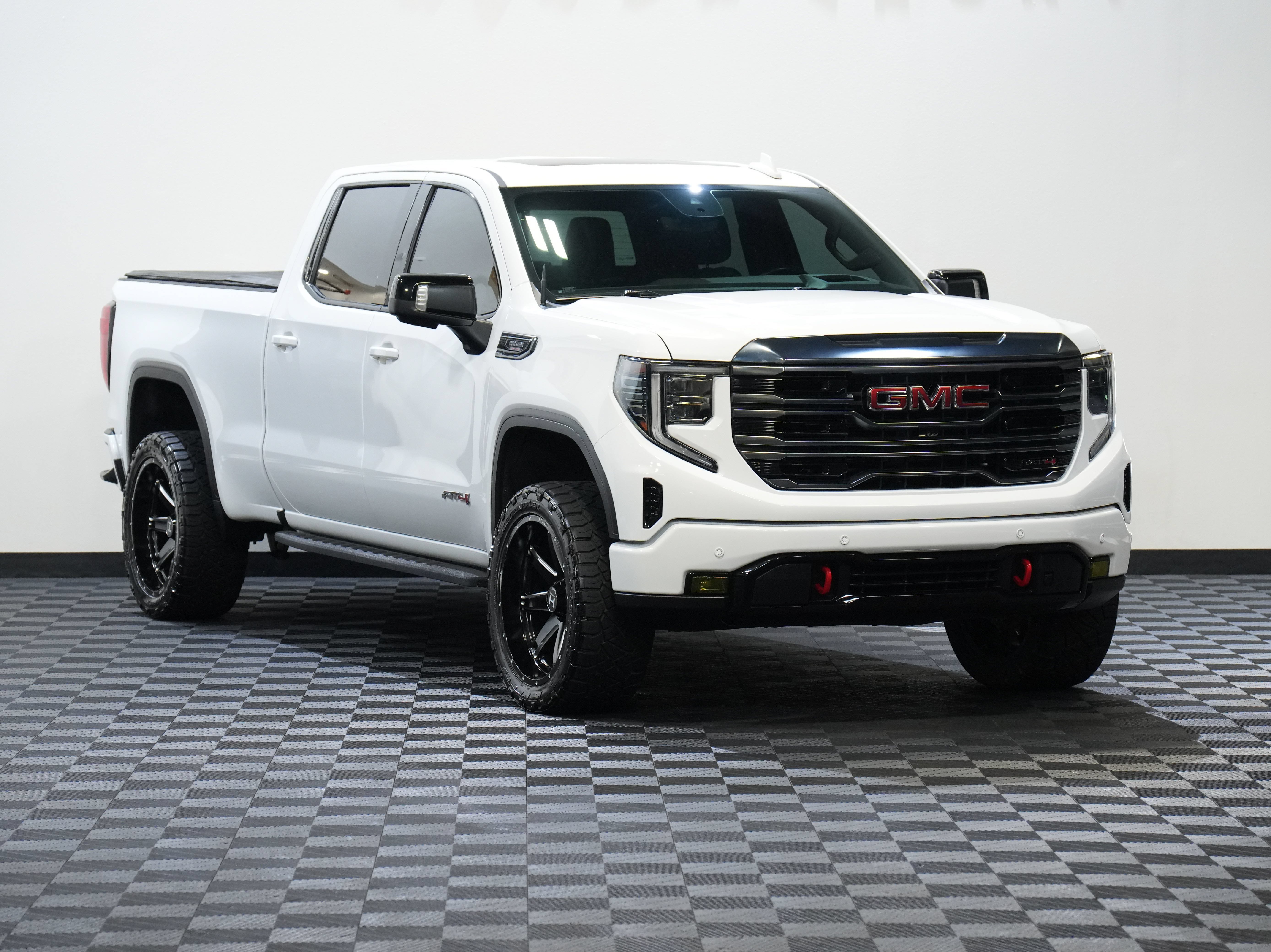 Used 2022 GMC Sierra 1500 AT4 w/ AT4 Premium Package AWD/4WD image 5