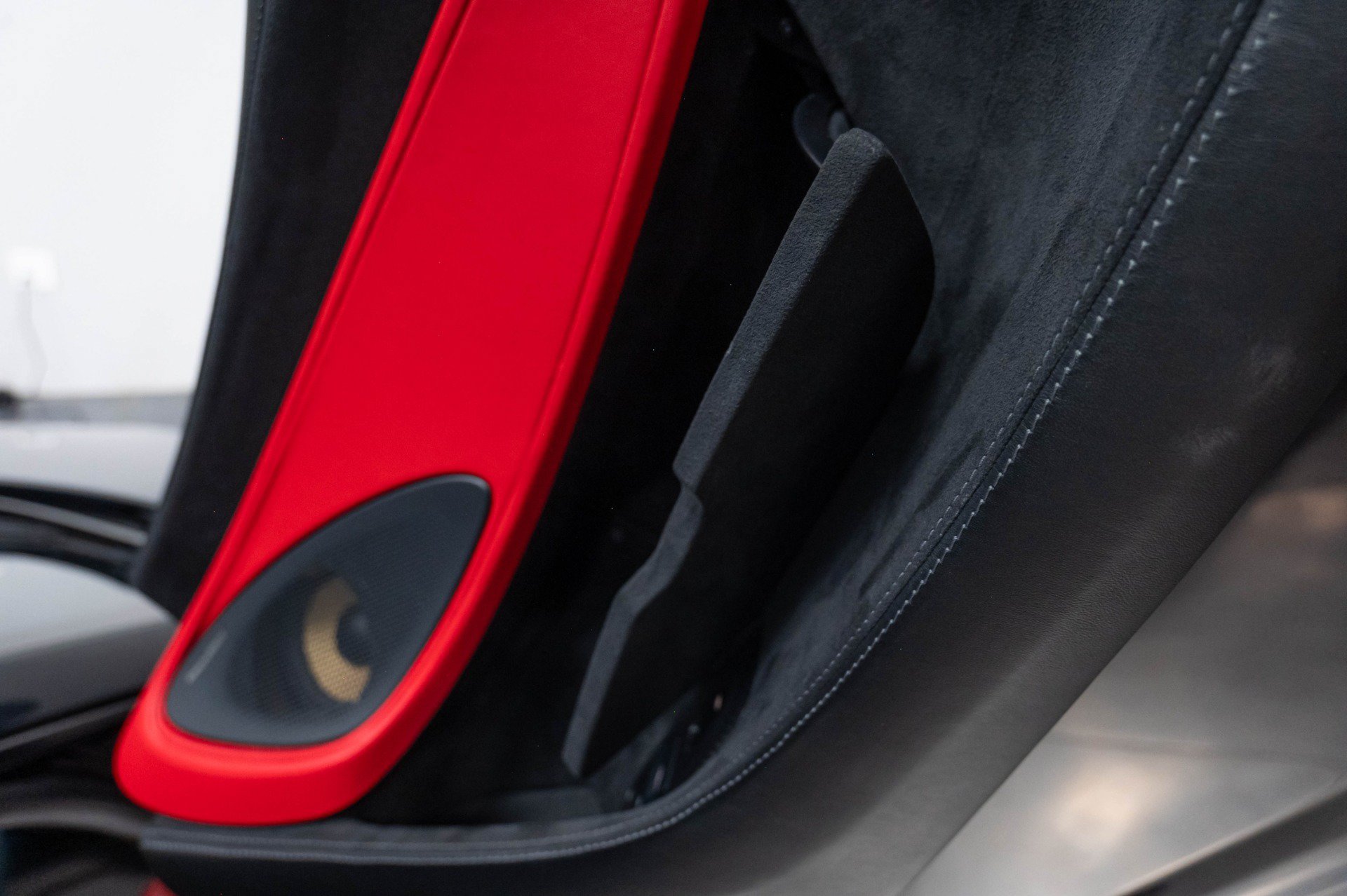 Used 2019 McLaren 570S Coupe RWD image 32