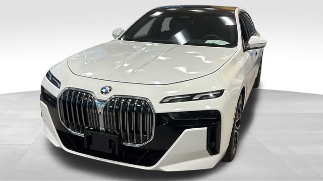 Used 2025 BMW 740i xDrive AWD/4WD image 3