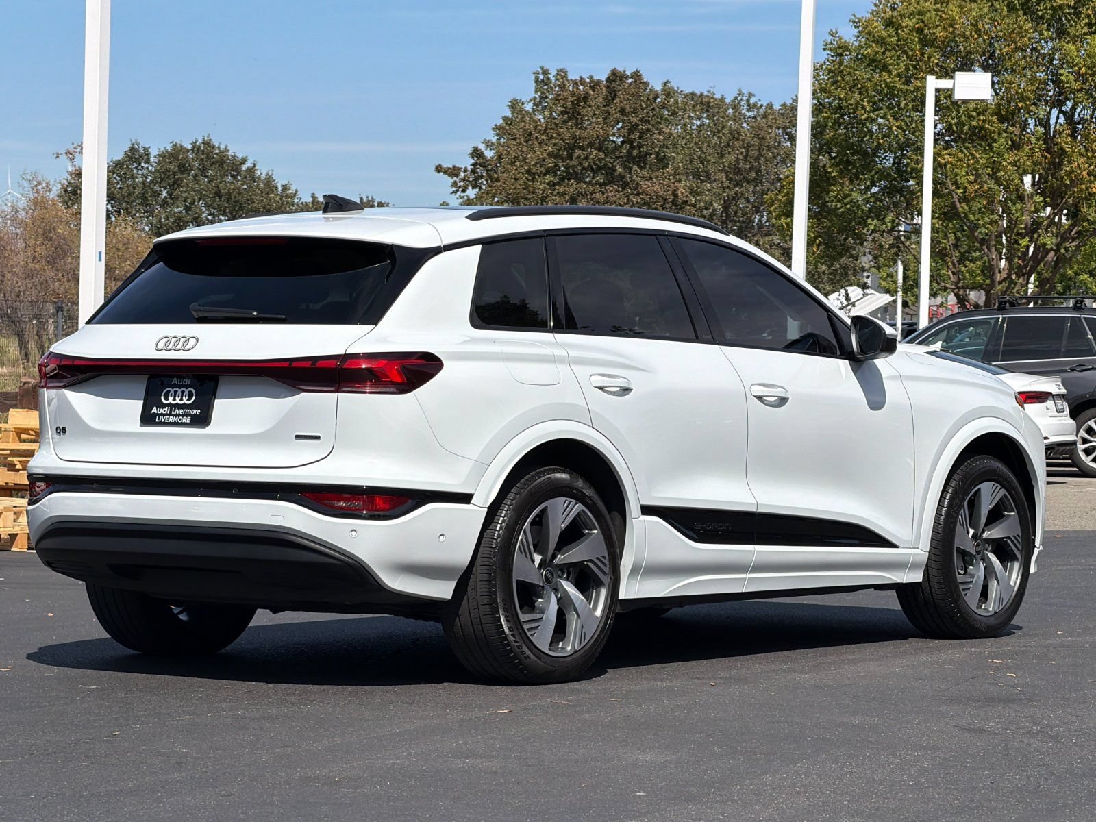 Used 2025 Audi Q6 e-tron Premium w/ Convenience Package AWD/4WD image 6