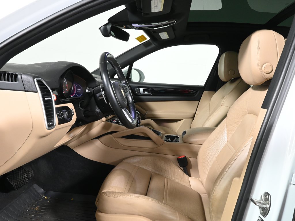 Used 2022 Porsche Cayenne AWD/4WD image 5