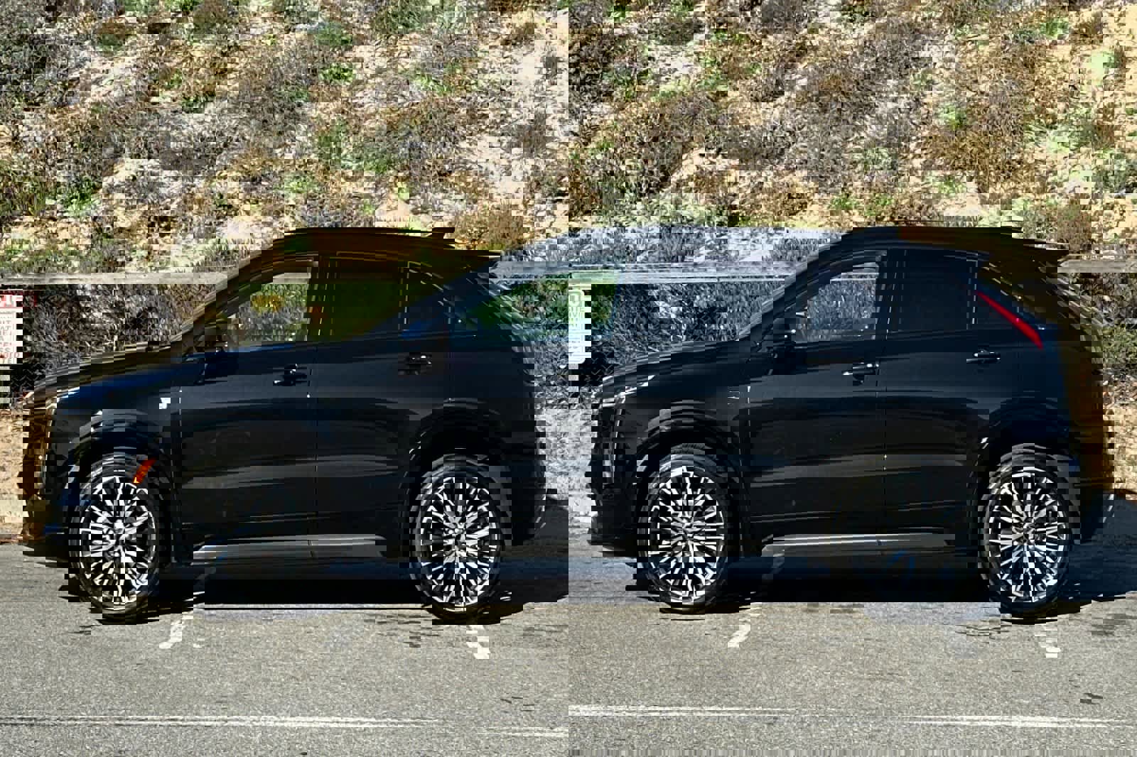 Used 2024 Cadillac XT4 Sport image 9