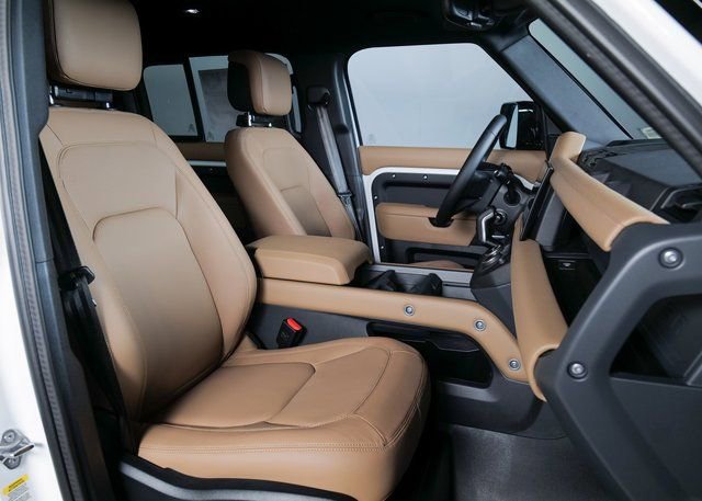 New 2025 Land Rover Defender 110 X-Dynamic SE image 3