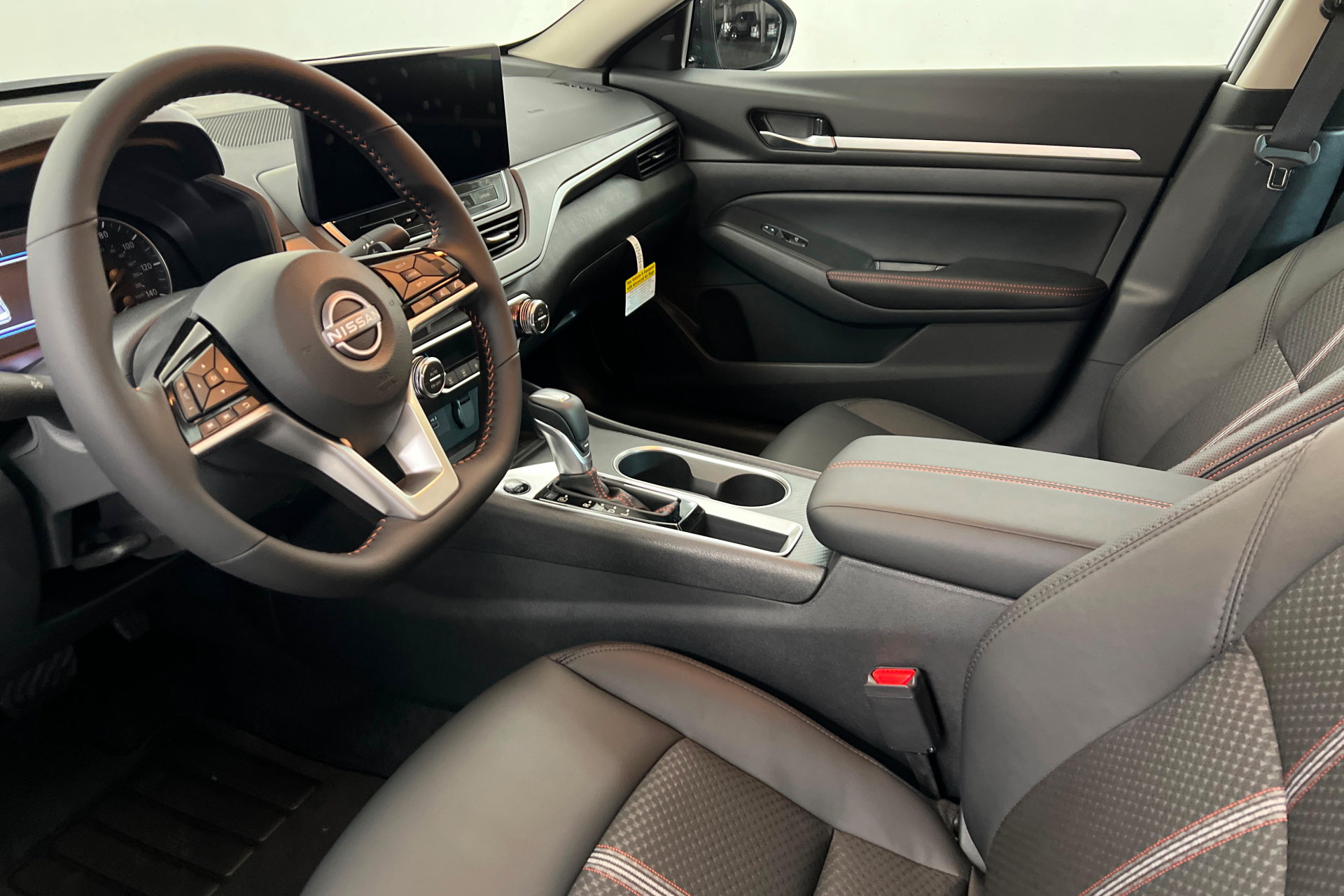 New 2026 Nissan Altima 2.5 SR w/ SR Midnight Edition Package FWD image 14
