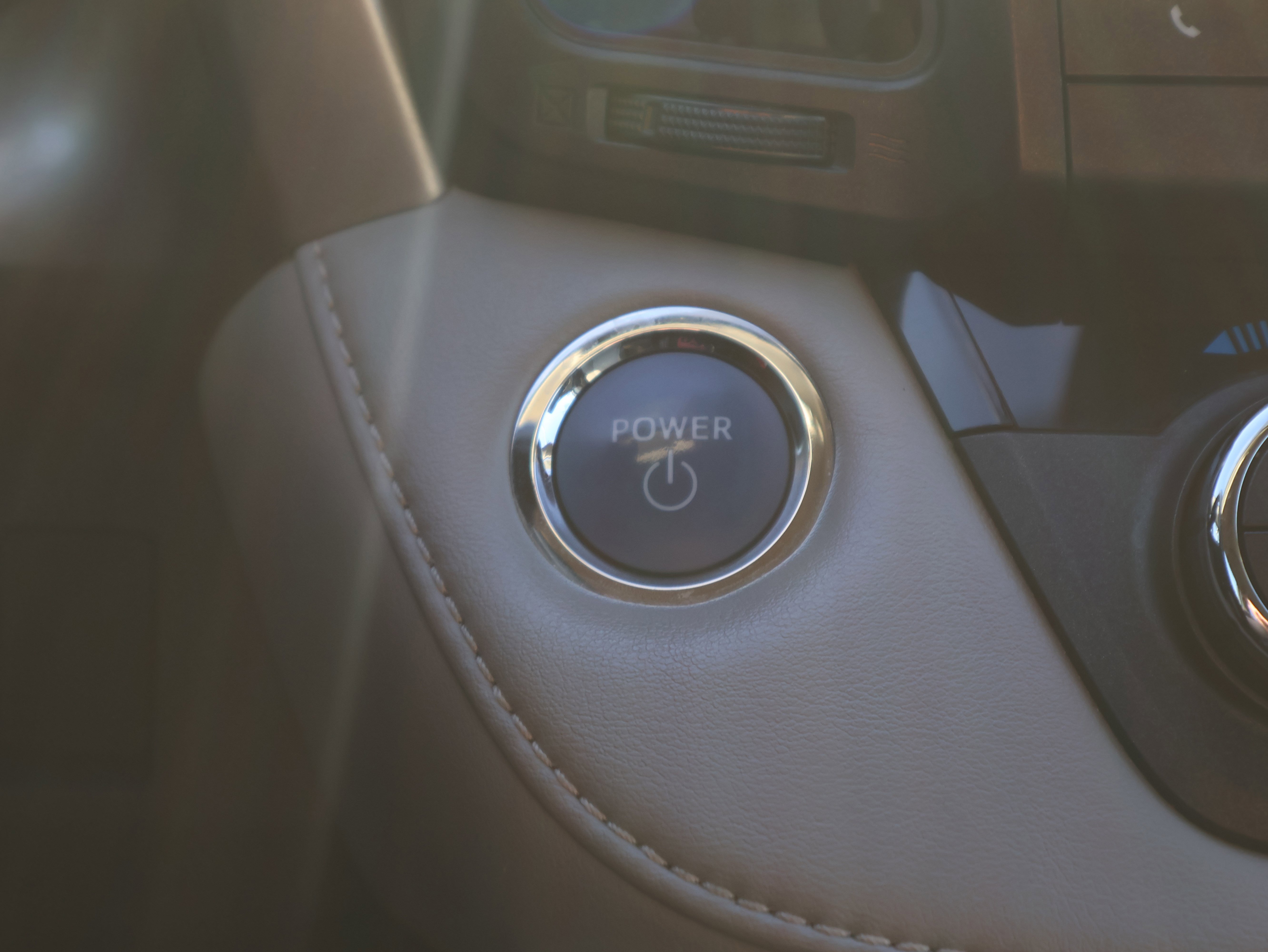 Used 2018 Toyota RAV4 Limited image 30