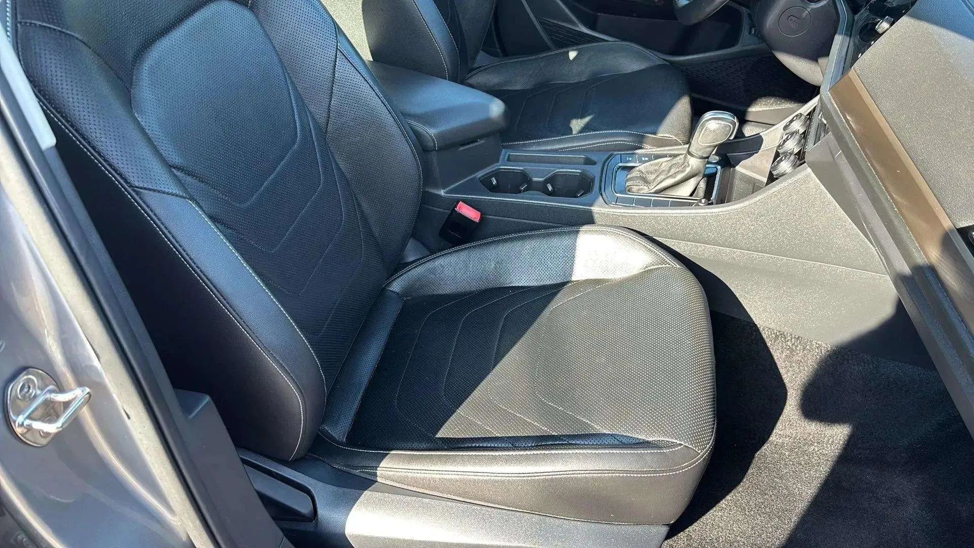 Used 2020 Volkswagen Jetta SEL Premium image 27