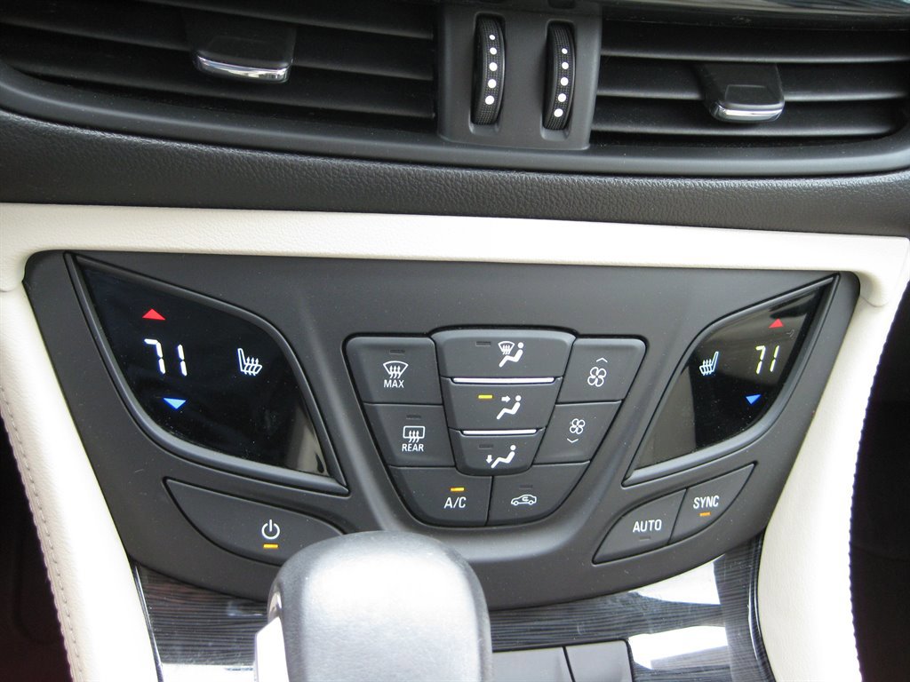 Used 2017 Buick Envision Essence FWD image 21