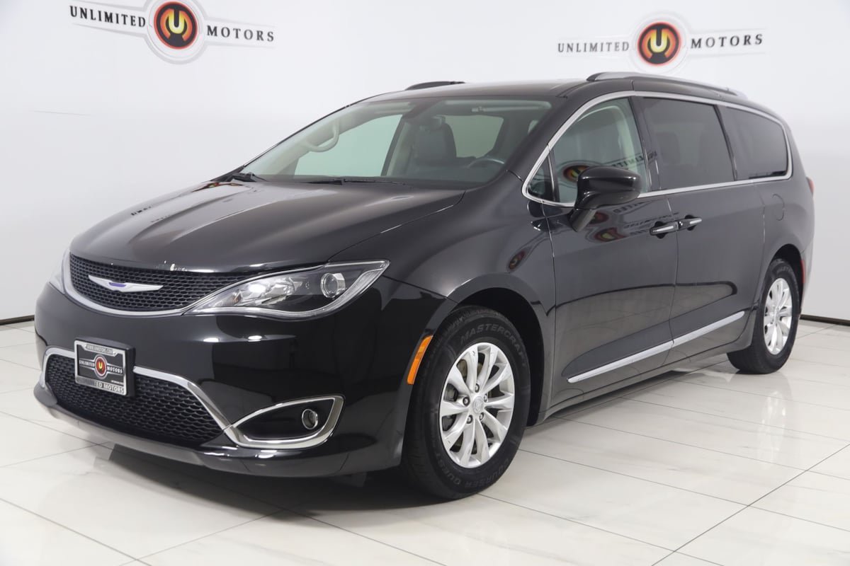 Used 2018 Chrysler Pacifica Touring-L FWD image 5