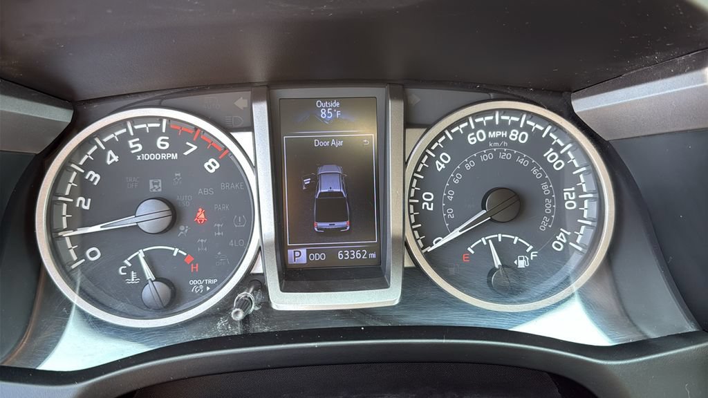 Used 2020 Toyota Tacoma SR5 AWD/4WD image 15