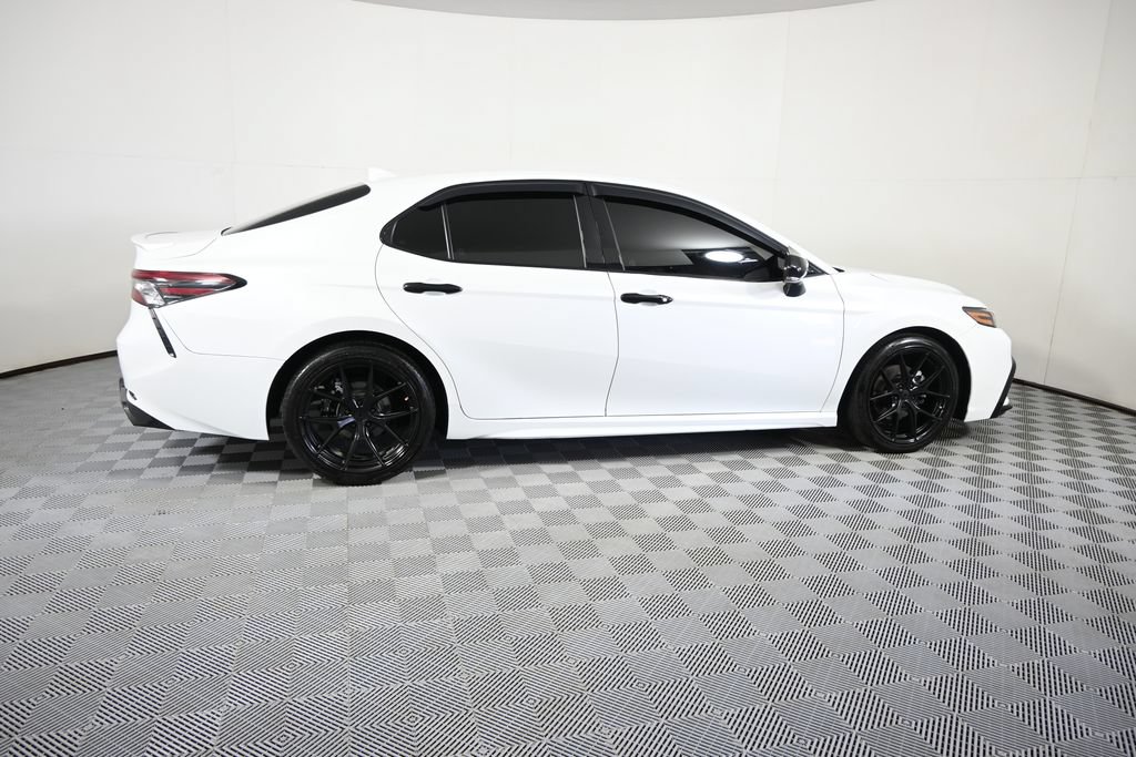 Used 2022 Toyota Camry XSE FWD image 7