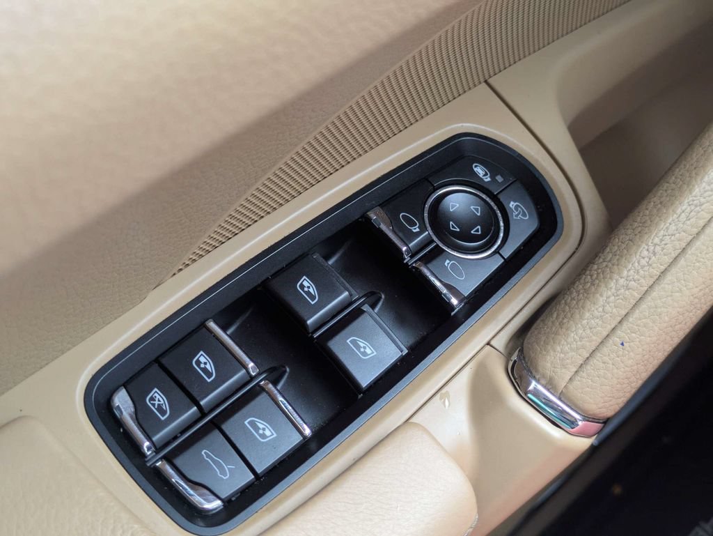 Used 2016 Porsche Cayenne AWD/4WD image 23