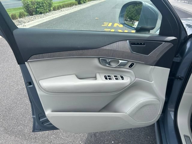 Certified 2023 Volvo XC90 B6 Plus AWD/4WD image 17