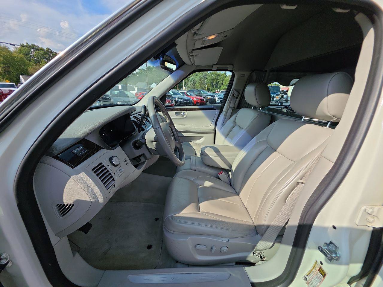 Used 2008 Cadillac DTS Hearse FWD image 3