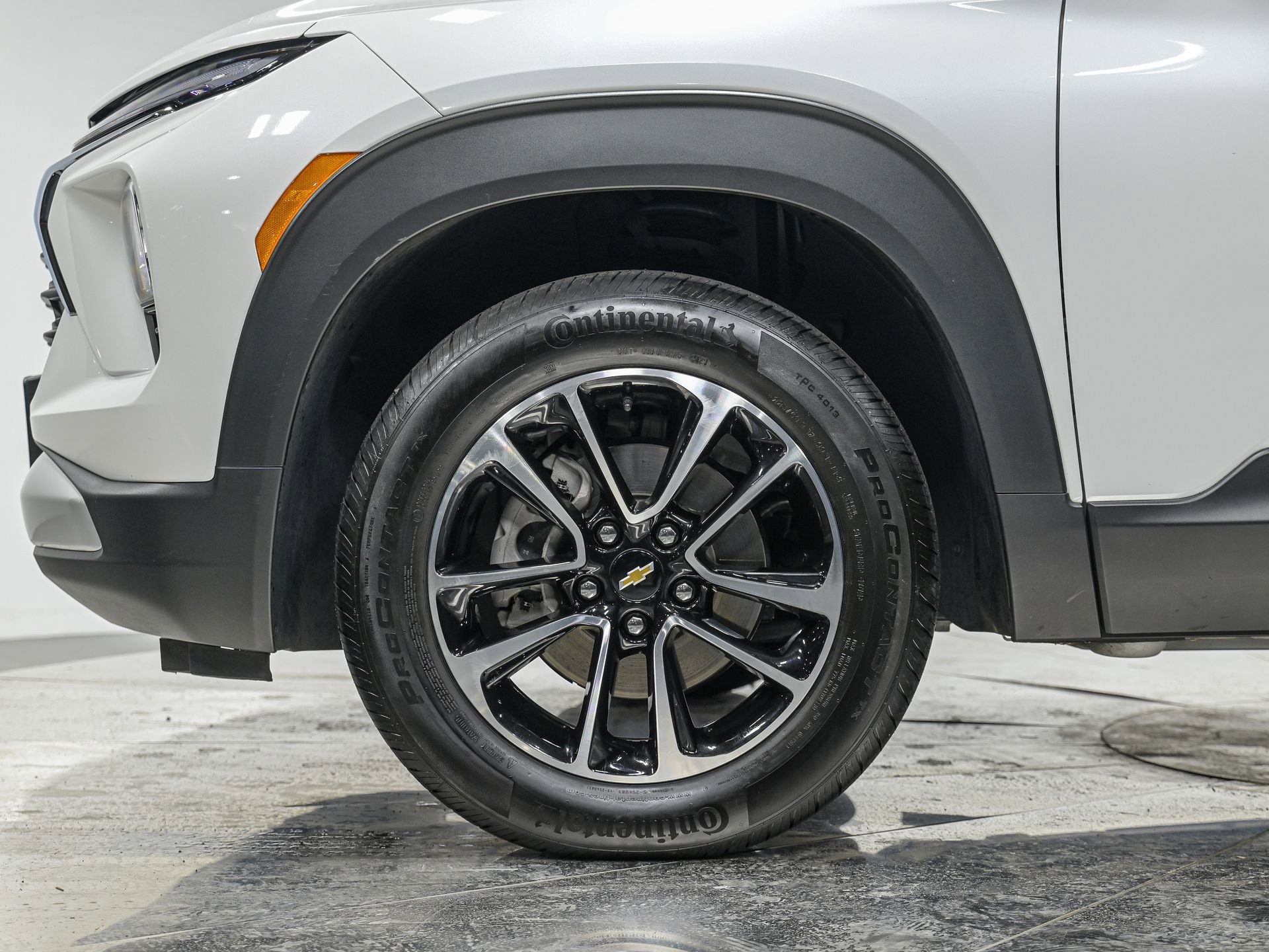 Used 2024 Chevrolet TrailBlazer LT w/ LT Cold Weather Package AWD/4WD image 3