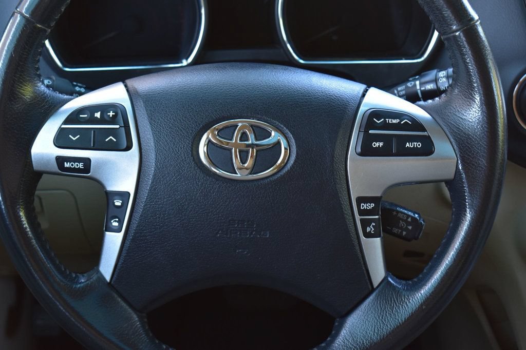 Used 2013 Toyota Highlander Limited AWD/4WD image 28