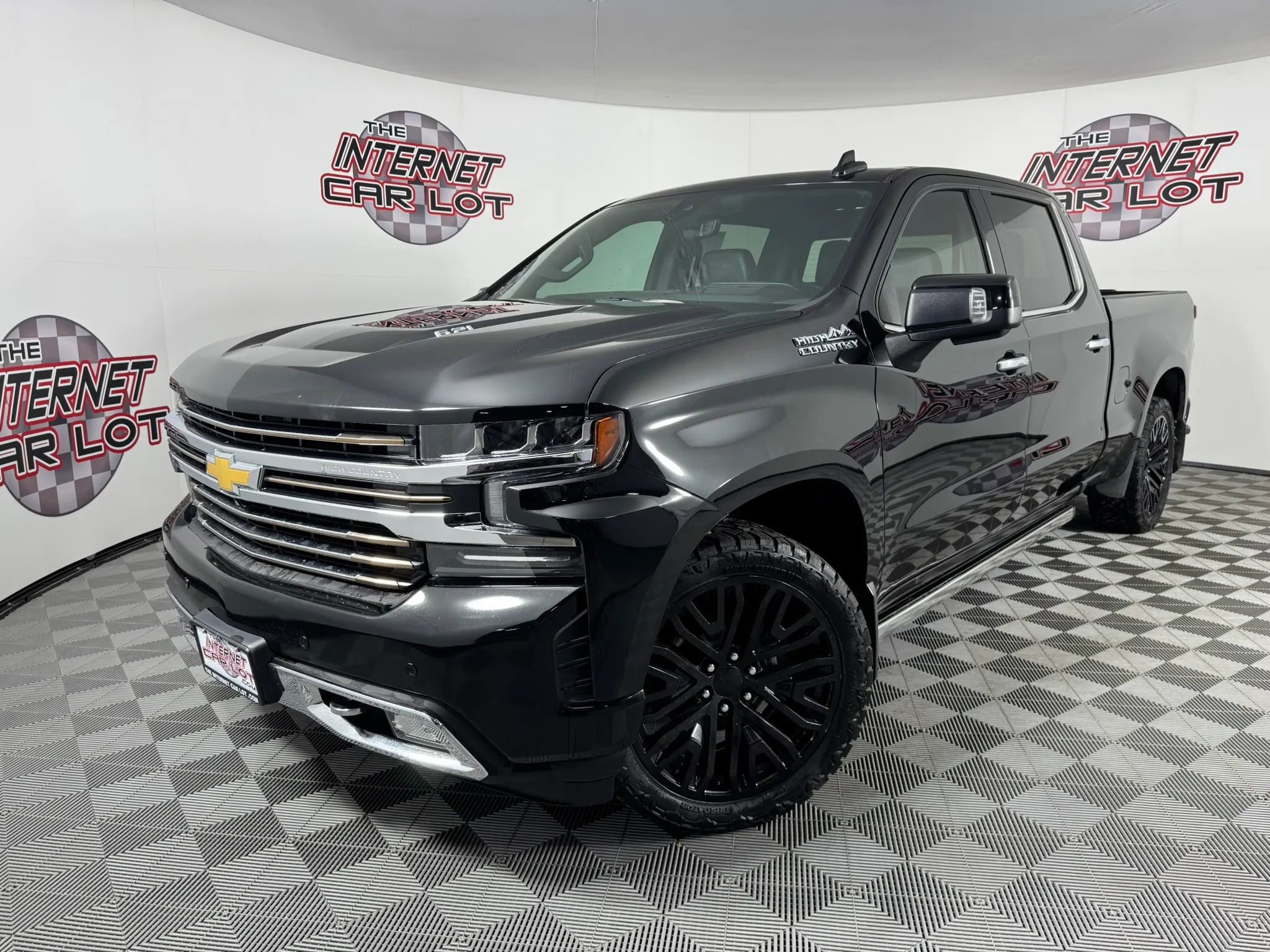 Used 2020 Chevrolet Silverado 1500 High Country w/ Technology Package AWD/4WD image 1