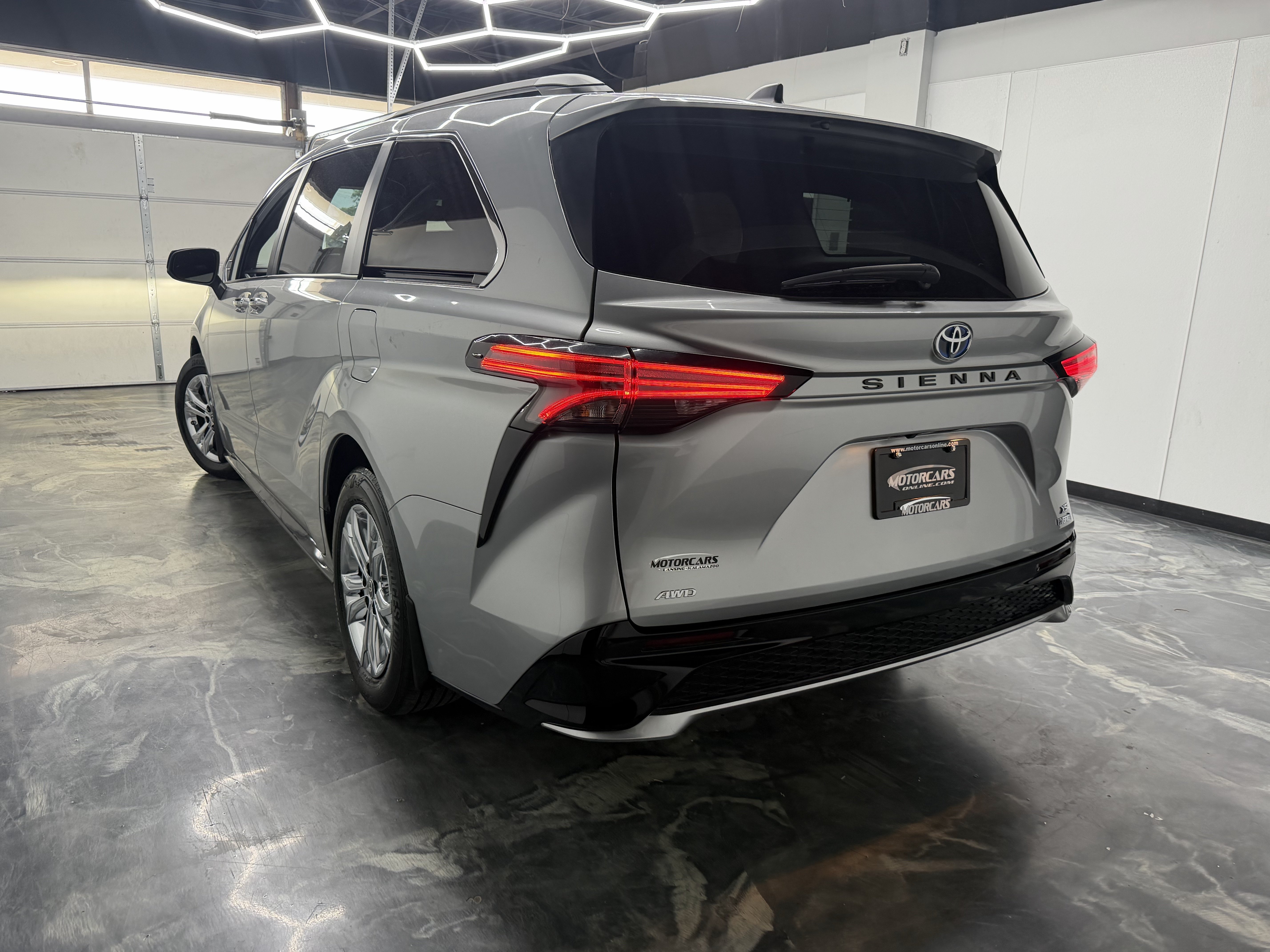 Used 2023 Toyota Sienna XSE AWD/4WD image 7