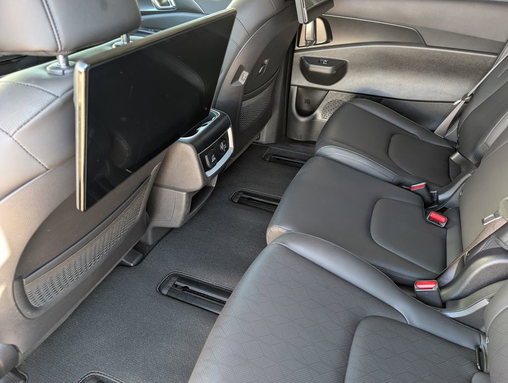 Certified 2025 Kia Carnival SX image 19