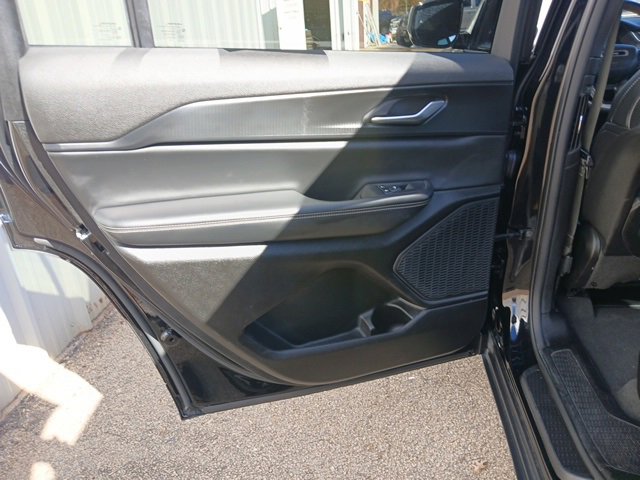 Used 2023 Jeep Grand Cherokee L Laredo image 33