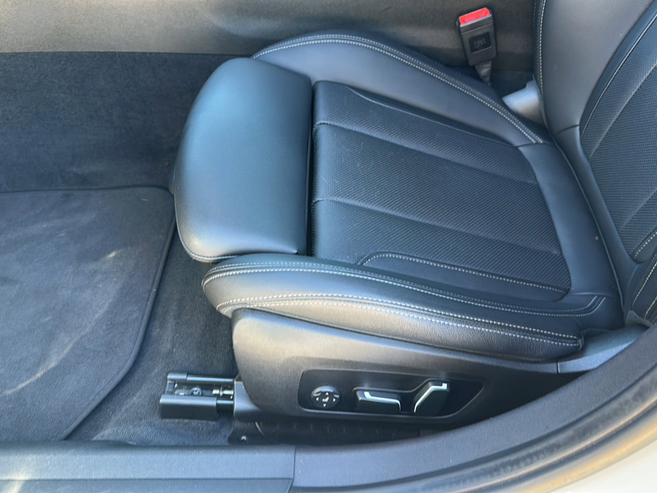 Certified 2024 BMW 330i Sedan w/ Convenience Package image 15