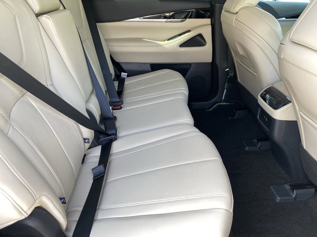 Certified 2025 INFINITI QX60 Pure FWD image 11