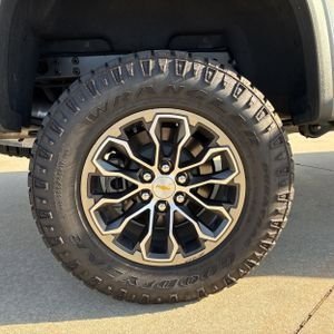 Used 2022 Chevrolet Colorado ZR2 image 19