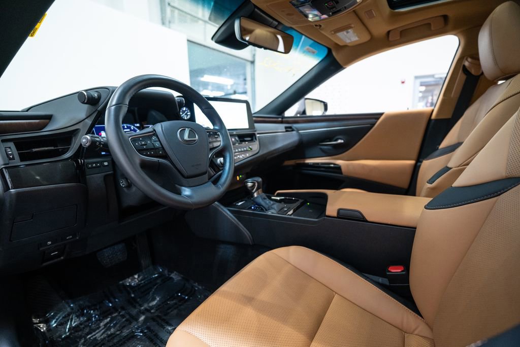 Used 2023 Lexus ES 350 w/ Premium Package image 4